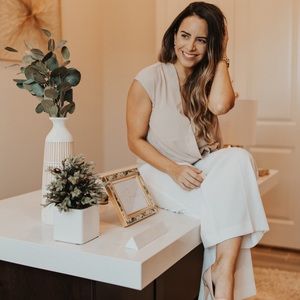 Meet your Posher, Jenika